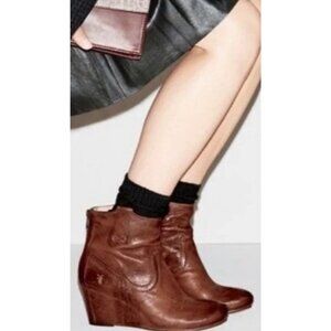 Frye Carson Wedge Bootie Cognac Brown EUC 8.5 Leather Ankle Boots For Women